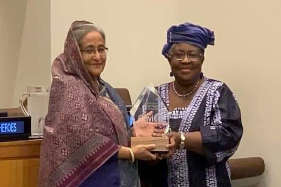 ভ্যাকসিন হিরো পুরস্কারে ভূষিত প্রধানমন্ত্রী শেখ হাসিনা