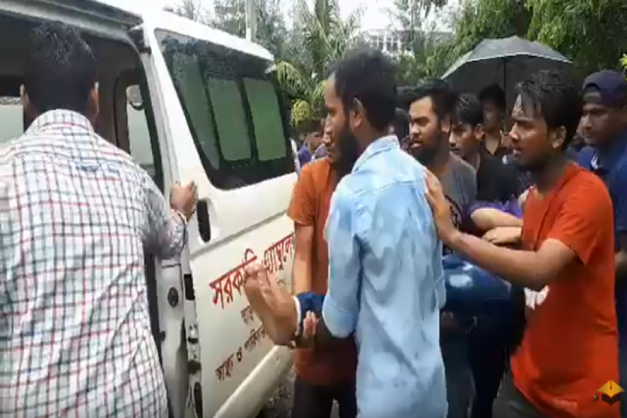 বৃষ্টি উপেক্ষা করেই চলছে অনশন, অসুস্থ শিক্ষার্থী