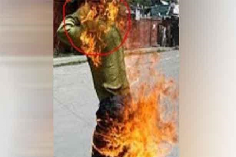 ধর্ষককে পুড়িয়ে মারল জনতা