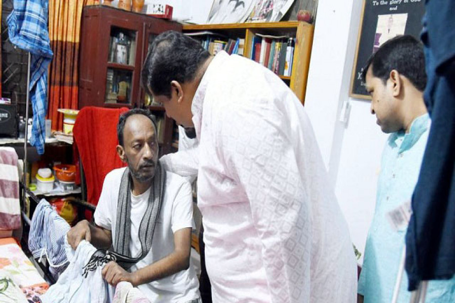 ইস্তেকবালকে দেখতে তার বাড়িতে প্রতিমন্ত্রী