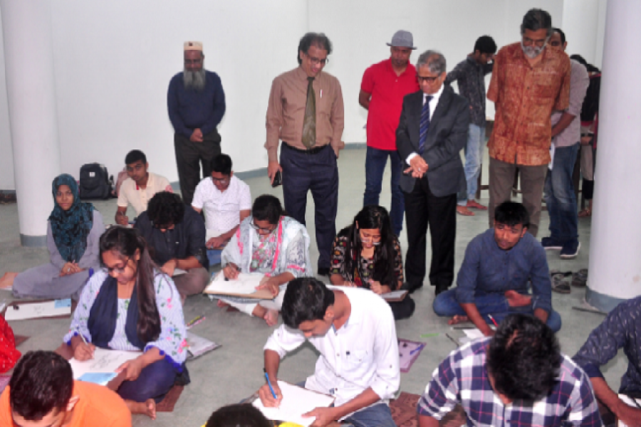 ঢাবি ‘চ’ ইউনিটের অংকন পরীক্ষা অনুষ্ঠিত