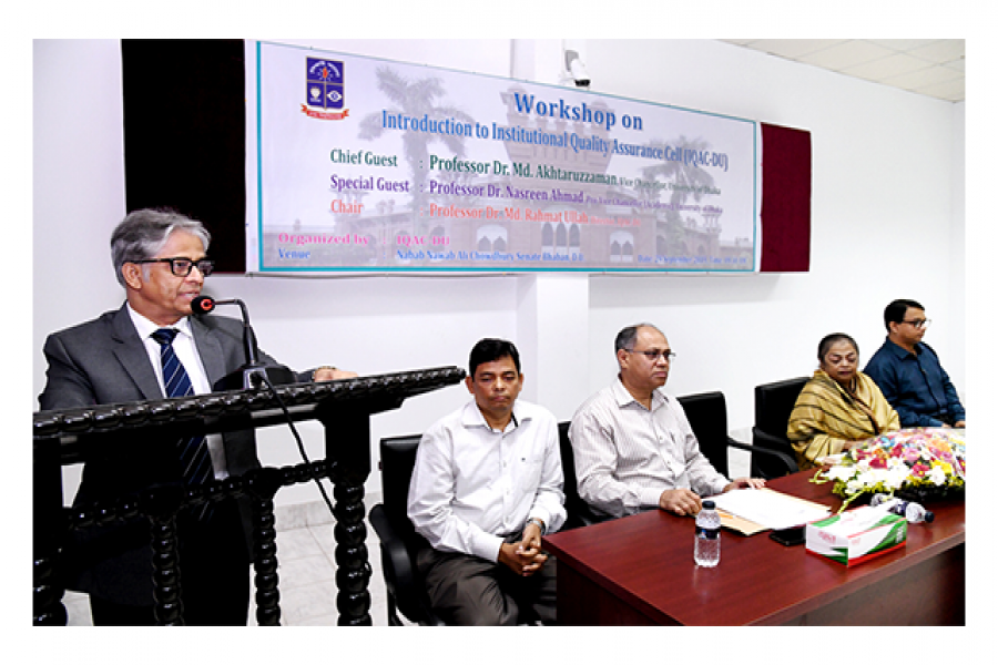 ড. মো. আখতারুজ্জামান বক্তৃতা করছেন