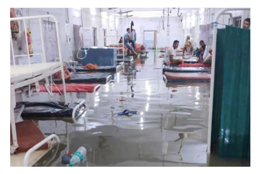 তিন দিনের বৃষ্টিতে পানির নিচে স্কুল-হাসপাতাল