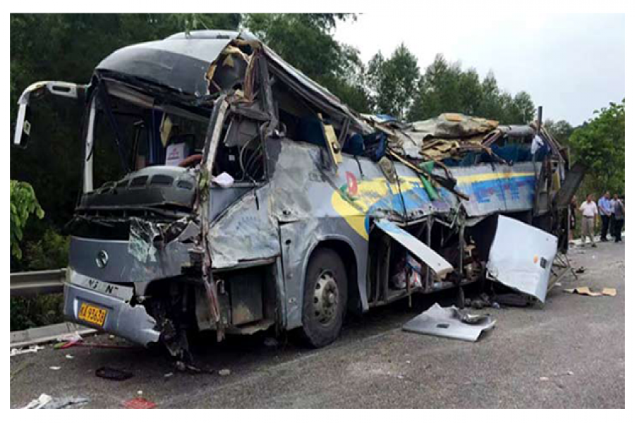 চীনে বাস-ট্রাকের সংঘর্ষে নিহত ৩৬