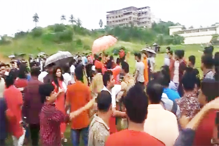 ফুটবল মাঠে বিশ্ববিদ্যালয় শিক্ষার্থীদের সংঘর্ষ, আহত ১০