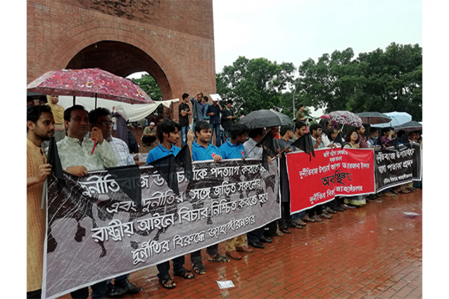 জাবি ভিসিকে ‘লাল কার্ড’ দেখাবে আন্দোলনকারীরা