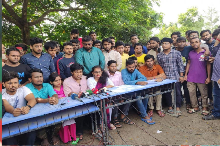 বশেমুরবিপ্রবিতে শিক্ষার্থীদের আন্দোলন স্থগিত