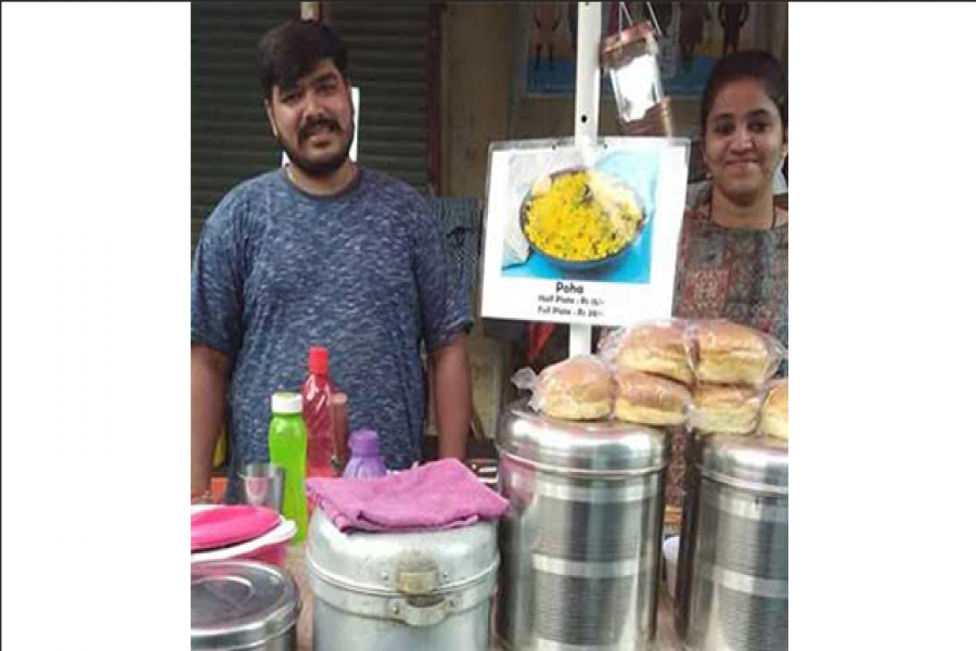 এমবিএ পাস হয়েও স্টেশনে খাবারের দোকান স্বামী-স্ত্রীর