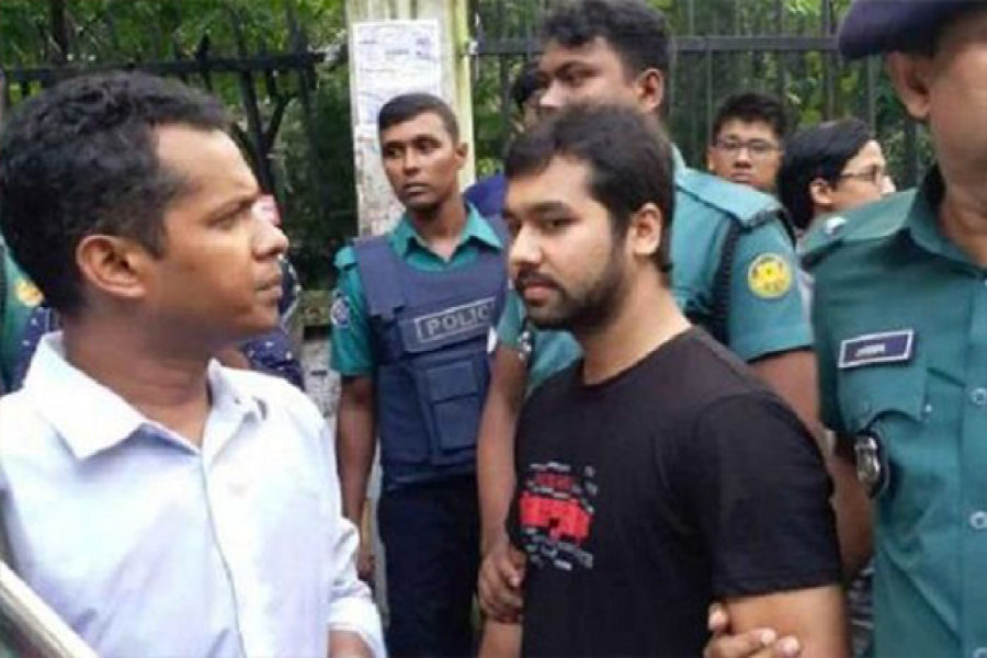 বুয়েট ছাত্রলীগ শাখার ক্রীড়া সম্পাদক ও নেভাল আর্কিটেকচার অ্যান্ড মেরিন ইঞ্জিনিয়ারিং বিভাগের চতুর্থ বর্ষের শিক্ষার্থী মেফতাহুল ইসলাম জিয়নকে আটক করেছে পুলিশ