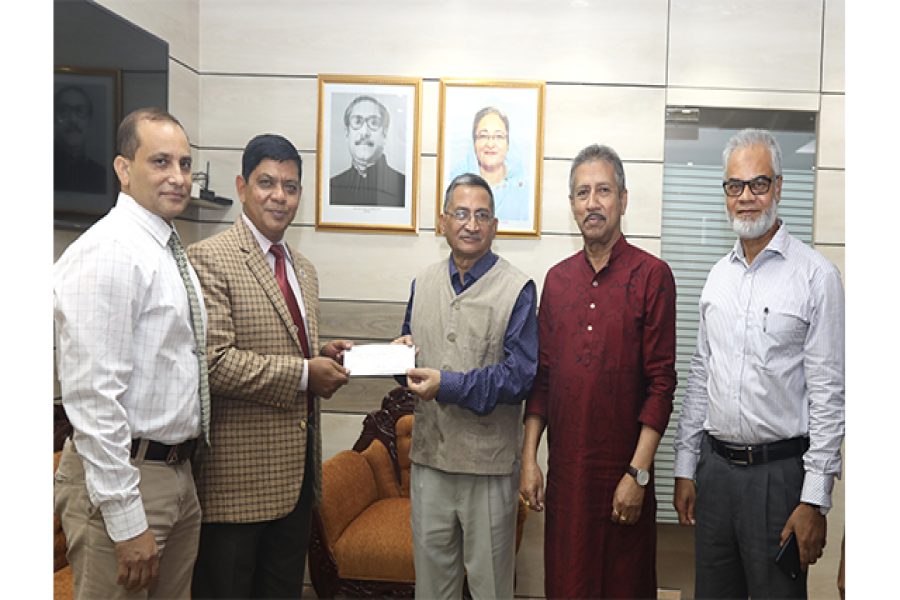 এভিয়েশন বিশ্ববিদ্যালয়-কে ইউজিসি’র সাড়ে ৩ কোটি টাকার চেক প্রদান