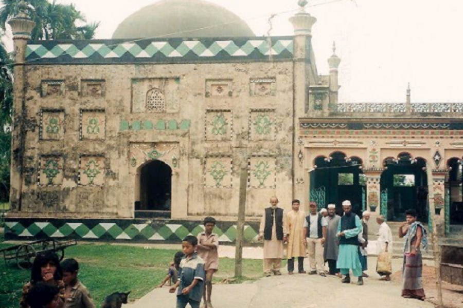 ইমামের পেছনে বসা নিয়ে সংঘর্ষ, নারীসহ আহত ১০