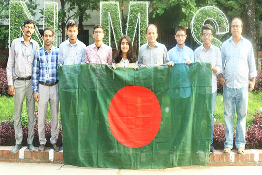 বাংলাদেশি ক্ষুুদে জ্যোর্তিবিজ্ঞানীর দল