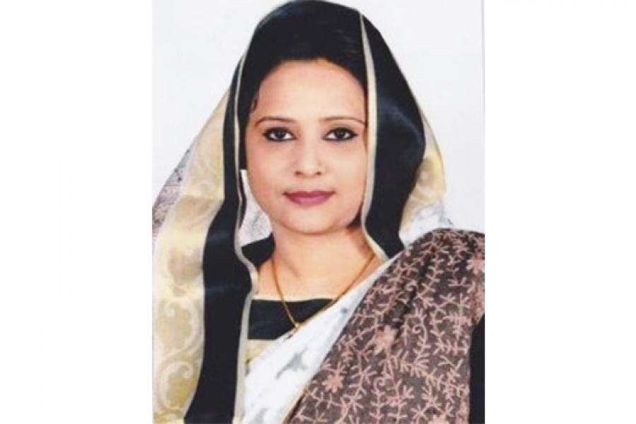 মহিলা এমপির হয়ে পরীক্ষা দিচ্ছেন ৮ ভাড়াটে ছাত্রী!