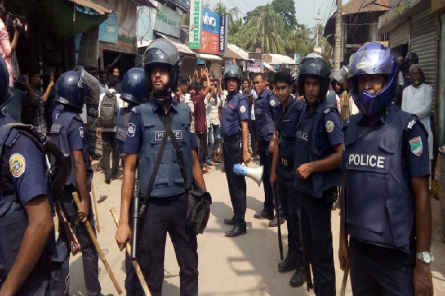 ছাত্রলীগ নেতার বহিষ্কারাদেশ প্রত্যাহারের দাবিতে বিক্ষোভ, লাঠিচার্জ