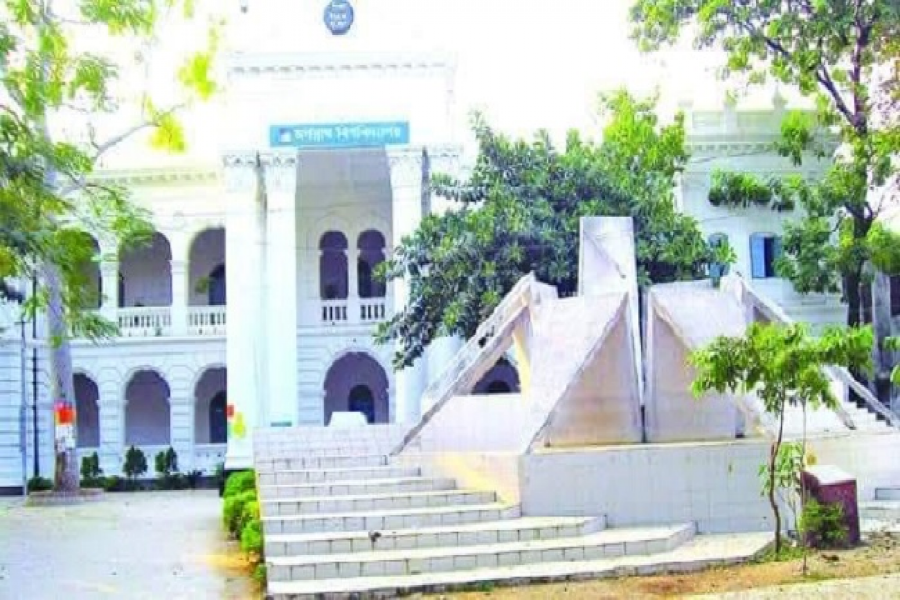 জবির প্রতিষ্ঠাবার্ষিকী অনুষ্ঠানে সাংবাদিক পেটালেন ছাত্রলীগ নেতা