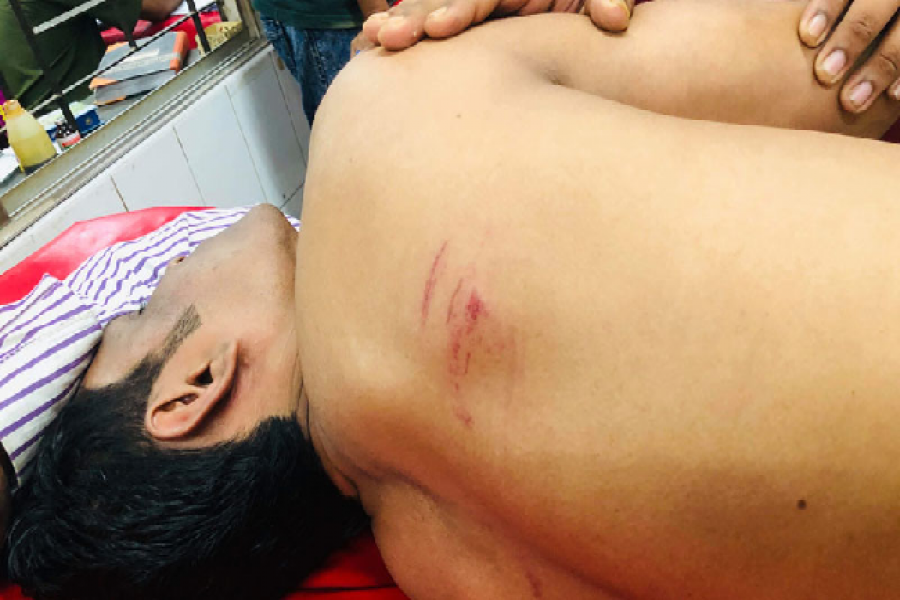 ছাত্রলীগ সভাপতির উপর সম্পাদকের হামলা!