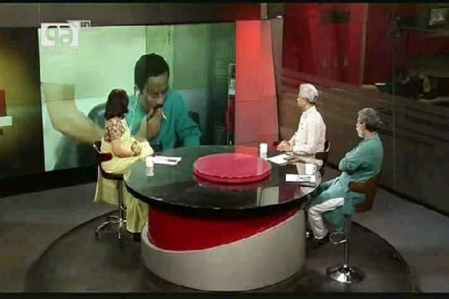 লাইভ অনুষ্ঠানে সিগারেট খাচ্ছেন নানক (ভিডিও)