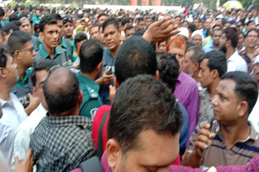 মহাসমাবেশে বাধা, সমাপনী পরীক্ষা বর্জনের হুমকি প্রাথমিক শিক্ষকদের