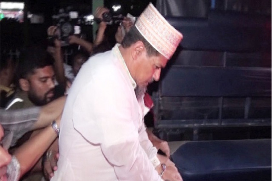   ‘তোর কারণে আমাদের ফাঁসি হয়েছে’ বলে সিরাজকে মারধর