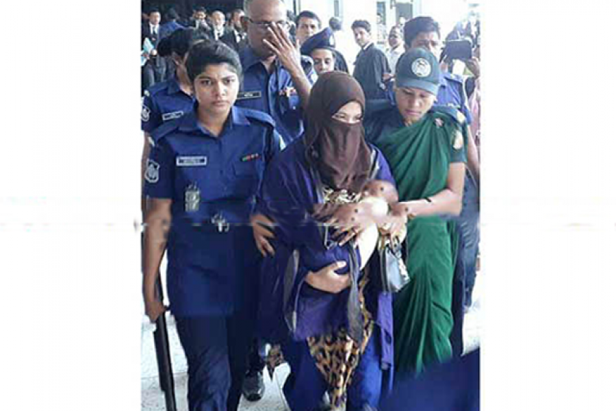 মায়ের অপরাধে কারাগারে আসামি মণির শিশু সন্তান!