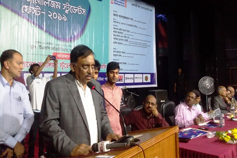 গুজব প্রতিরোধে সাংবাদিকদের ভূমিকা পালনের আহ্বান স্বরাষ্ট্রমন্ত্রীর