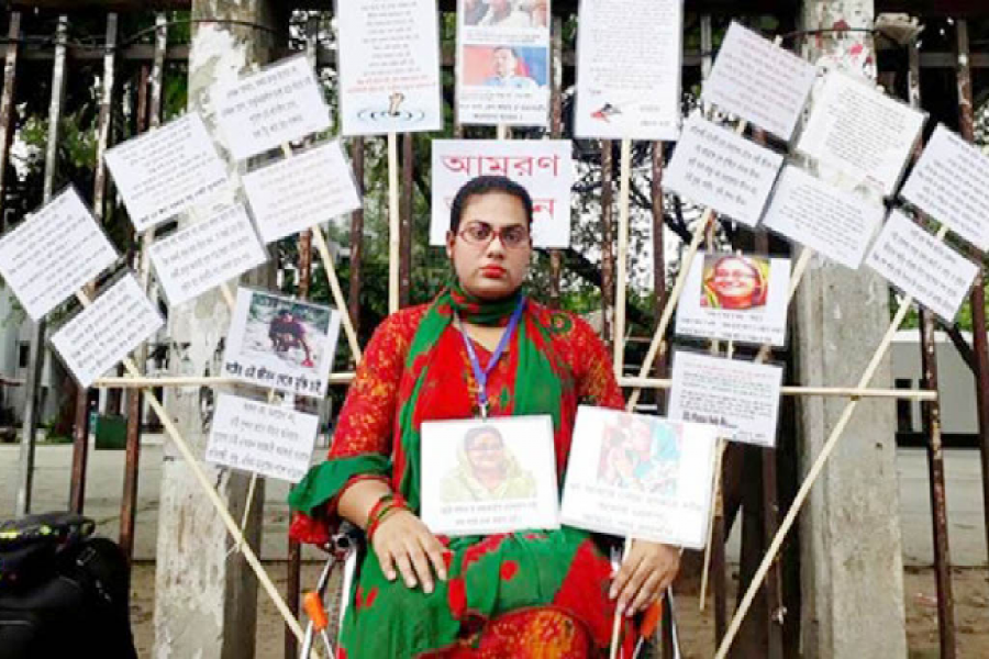 প্রধানমন্ত্রীর সাক্ষাতের আশায় ১২ দিন ধরে অনশনে প্রতিবন্ধী মেয়েটি