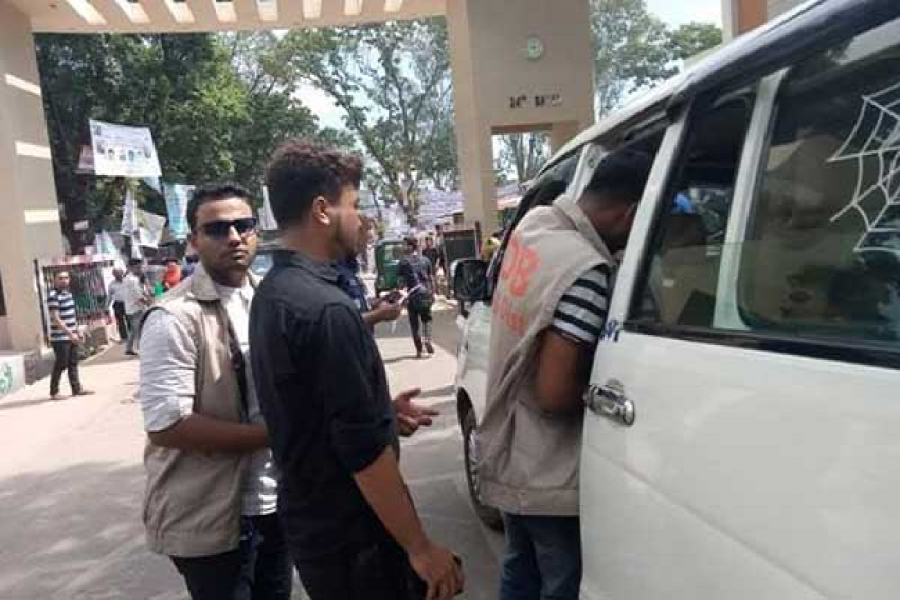 চবিতে চাঁদাবাজ রোমিও আটক!