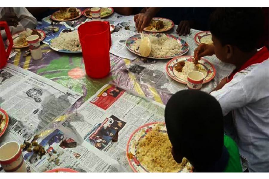 বিয়ে বাড়ির খাবার জব্দ করে দিল এতিমখানায়