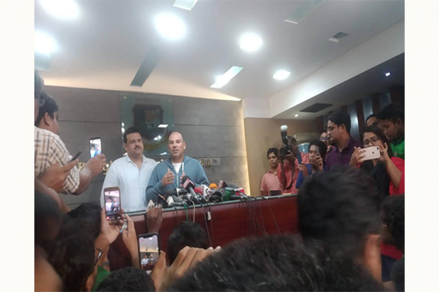 প্রথমবারের মতো গোলাপি বলে টেস্ট খেলছে ভারত-বাংলাদেশ