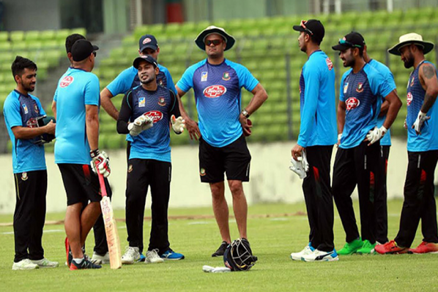 ‘হেলিকপ্টার শো’ দিয়ে শুরু হবে গোলাপি বলের টেস্ট