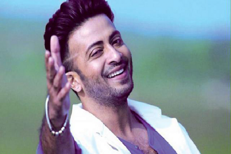 রেড চিলির আমন্ত্রণ পেলেন শাকিব খান