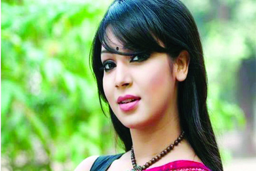 ‘কারো ব্যক্তিগত মুহূর্তের ছবি পোস্ট করার রাইট আপনি রাখেন না’