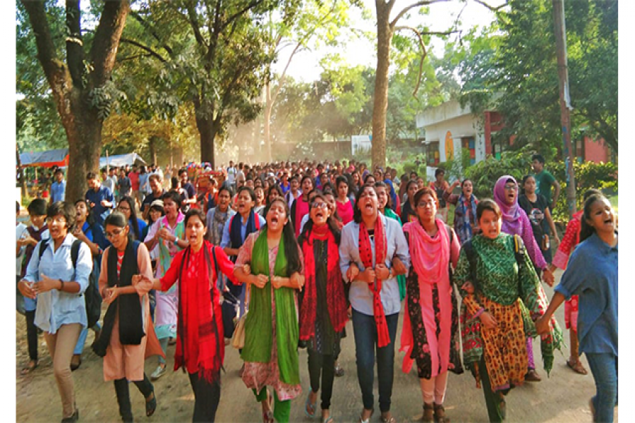 বিশ্ববিদ্যালয় বন্ধ ঘোষণার প্রতিবাদে ফের উত্তাল জাবি