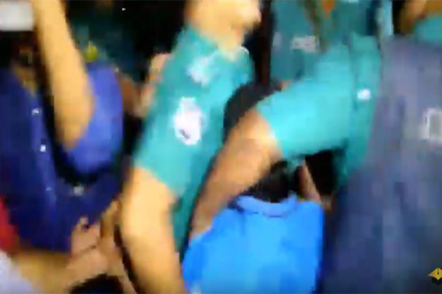 মহাসড়ক অবরোধে পুলিশের বাধা, রাবি শিক্ষার্থী আটক