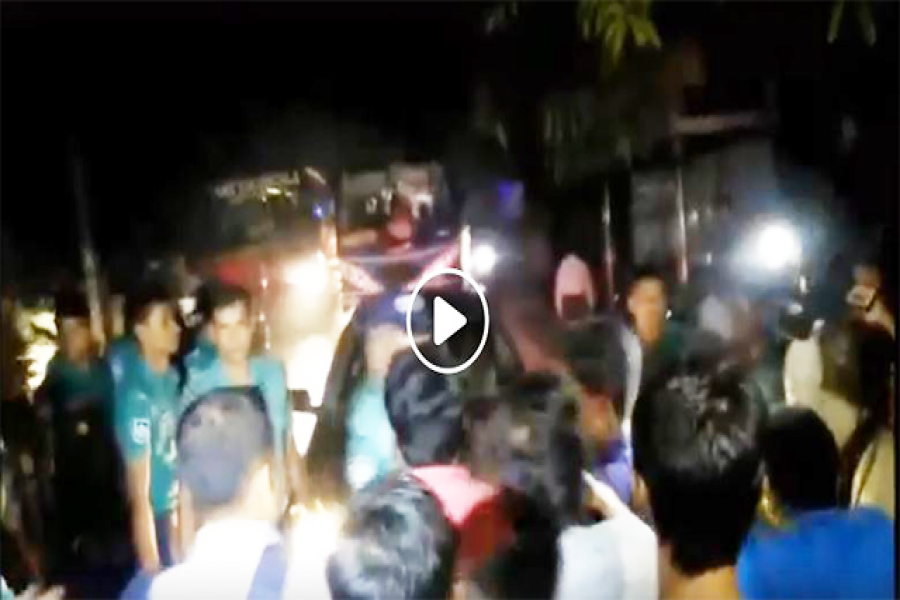 মহাসড়কে পুলিশ-বিশ্ববিদ্যালয় শিক্ষার্থী ধাক্কাধাক্কি, আটক ১