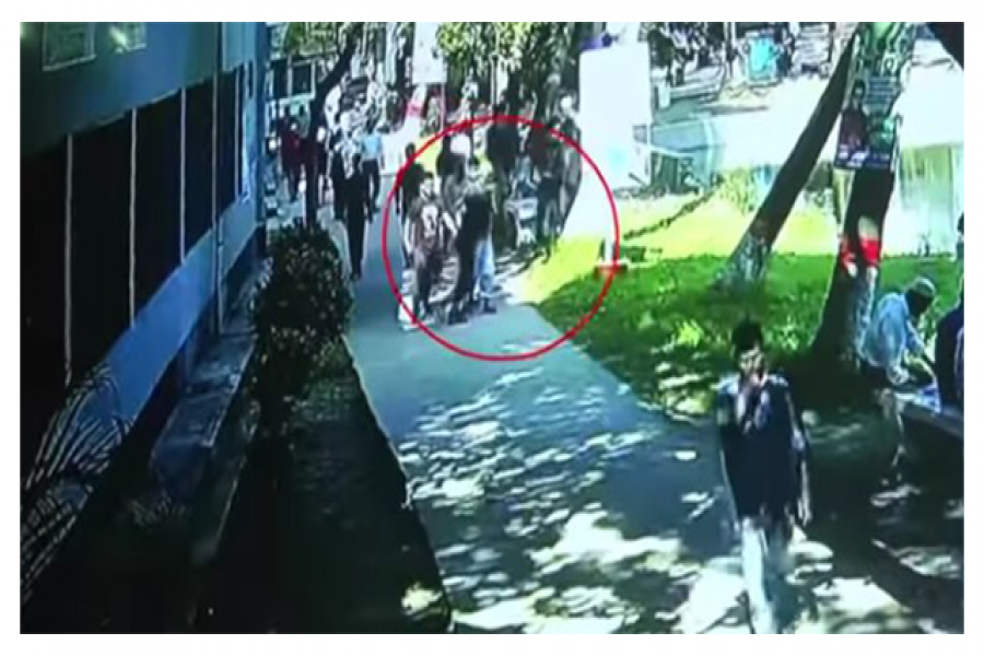 অধ্যক্ষকে পানিতে ফেলার দৃশ্য