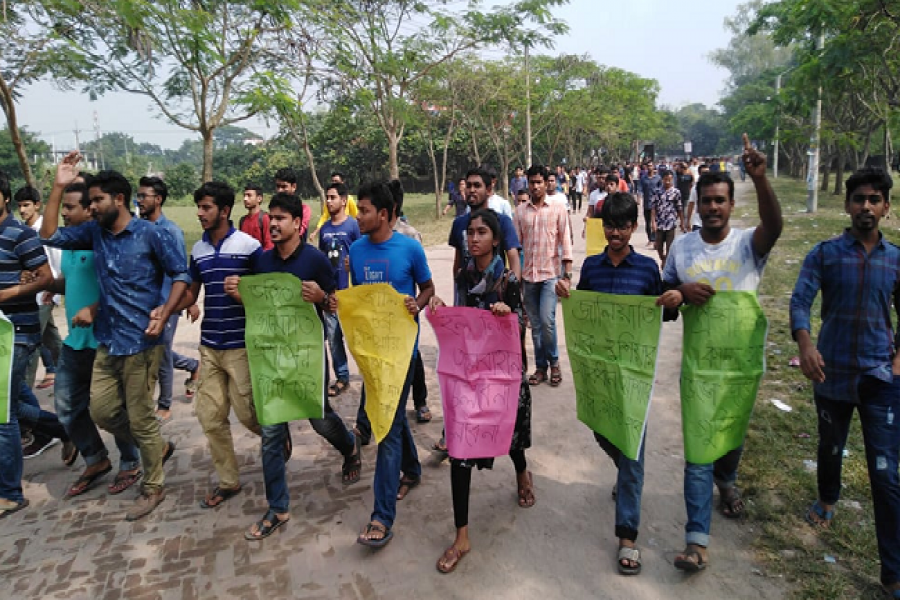 বেরোবিতে তিন দফা দাবিতে বিক্ষোভ, মহাসড়ক অবরোধ