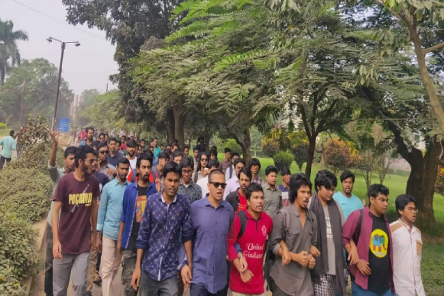 বিকেলের মধ্যে হল না ছাড়লে ব্যবস্থা