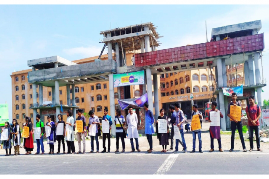 জাবিতে হামলার প্রতিবাদে ববিতে মানববন্ধন