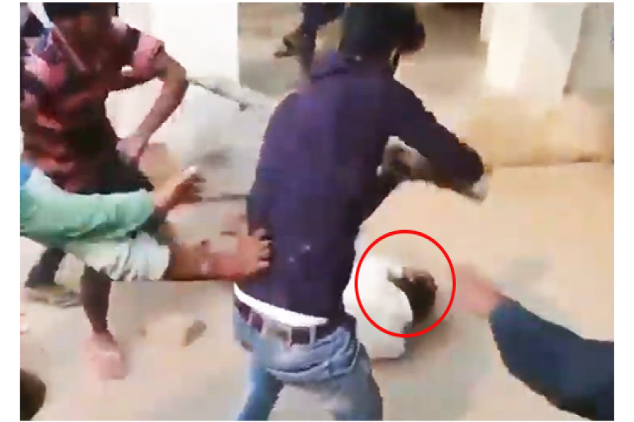 কলেজের কোন্দল নিয়ে শিক্ষককে ছাত্রদের লাঠিপেটা