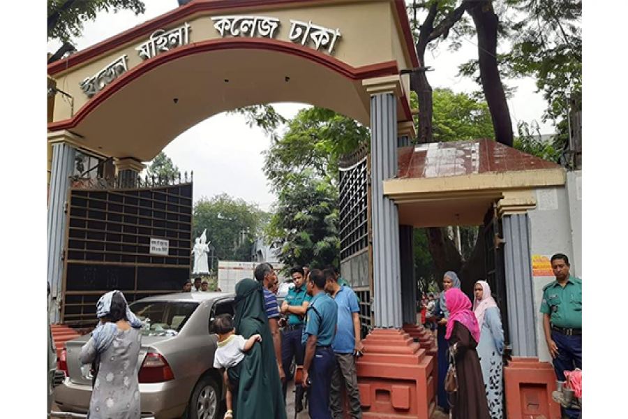 ইডেনে মারধরের সময় বিবস্ত্র করে ছবি তোলার অভিযোগ