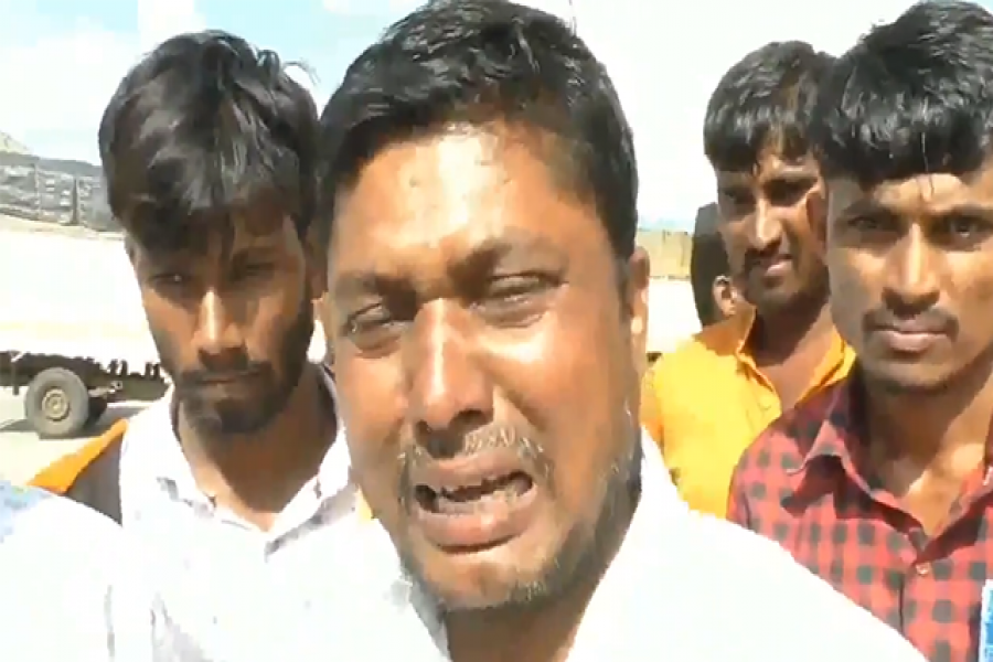 ভারতে পেঁয়াজের কেজি আট টাকা, কৃষকের কান্না ভাইরাল