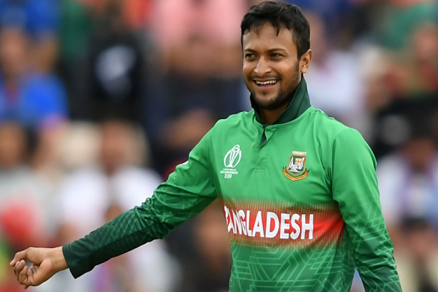 মধ্যরাতের ফ্লাইটে সৌদি গেলেন সাকিব