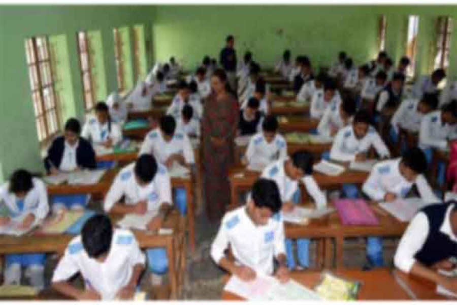 ভাড়ায় প্রাথমিকের পরীক্ষা দিচ্ছে কলেজের শিক্ষার্থীরা