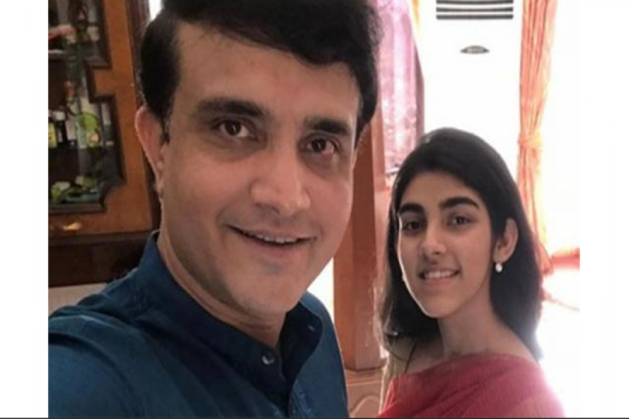 ইনস্টাগ্রামে বাবা সৌরভের সঙ্গে মেয়ে সানার খুনসুটি