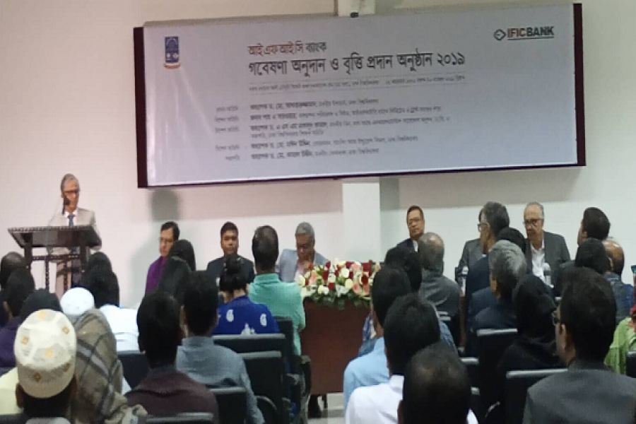 শিক্ষার্থীদের মানবিক মূল্যবোধ সম্পন্ন করে গড়ে তুলতে চাই: ঢাবি উপাচার্য