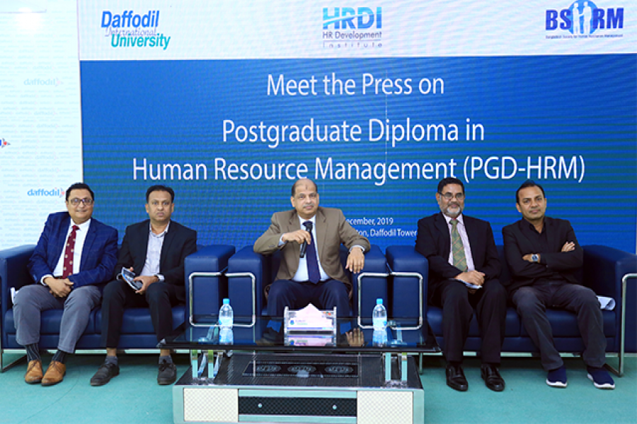 সংবাদ সম্মেলনে অতিথিরা