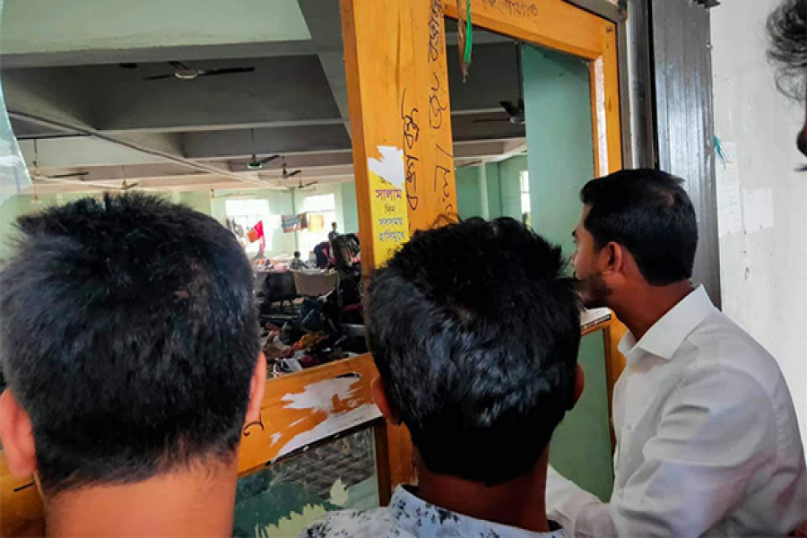 ডাকসু ভিপি আসলেই দরজা বন্ধ করে দেয় ছাত্রলীগ