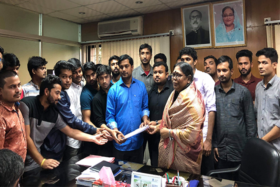 ৬ ডিসেম্বর হল খোলার আশ্বাস জাবি উপাচার্যের