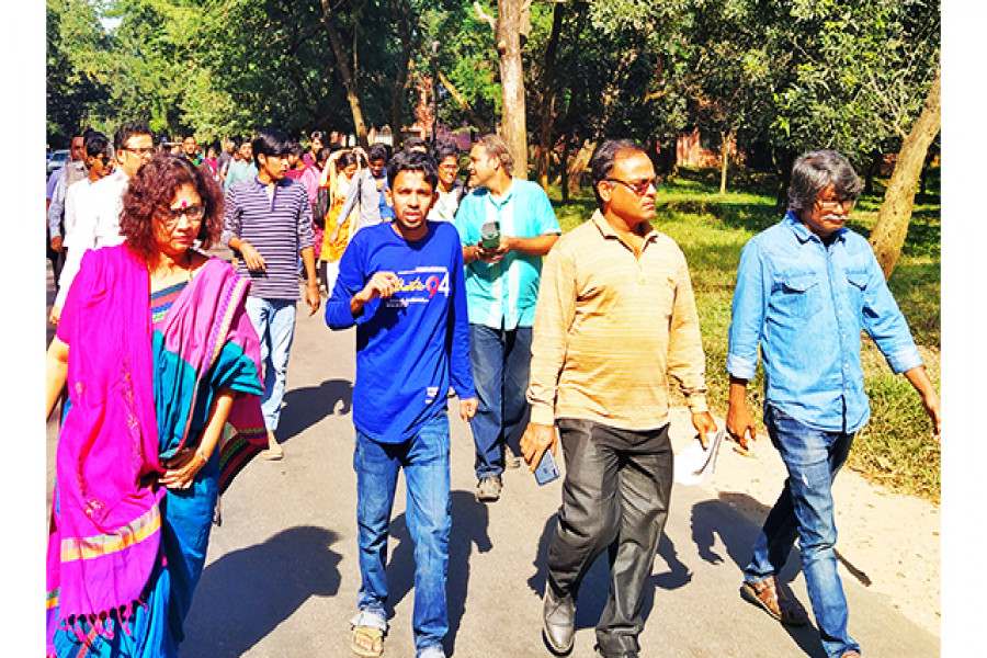 জাবিতে আন্দোলনকারীদের বিক্ষোভ, স্বাভাবিক হচ্ছে ক্যাম্পাস